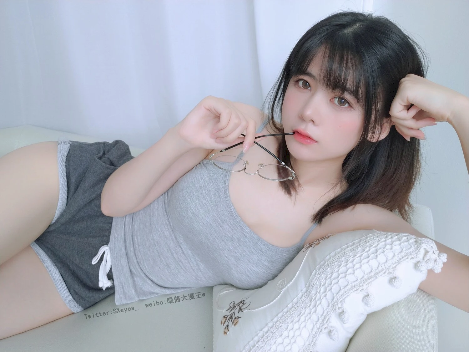 眼酱大魔王w写真图片 性感美少女网红模特