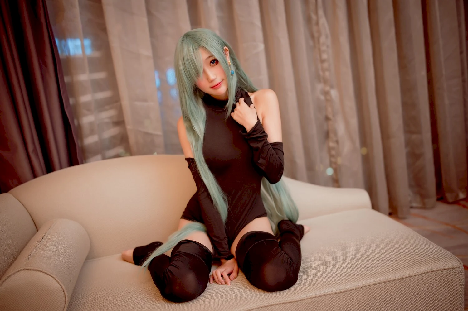 周叽是可爱兔兔写真图片 性感美少女网红模特
